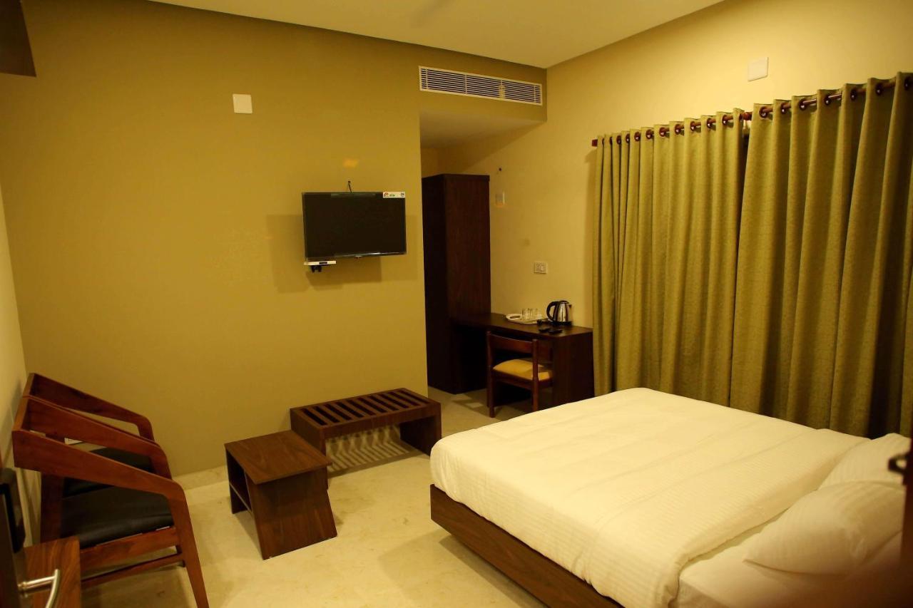 Kira Palace Residency Kochi Exterior photo