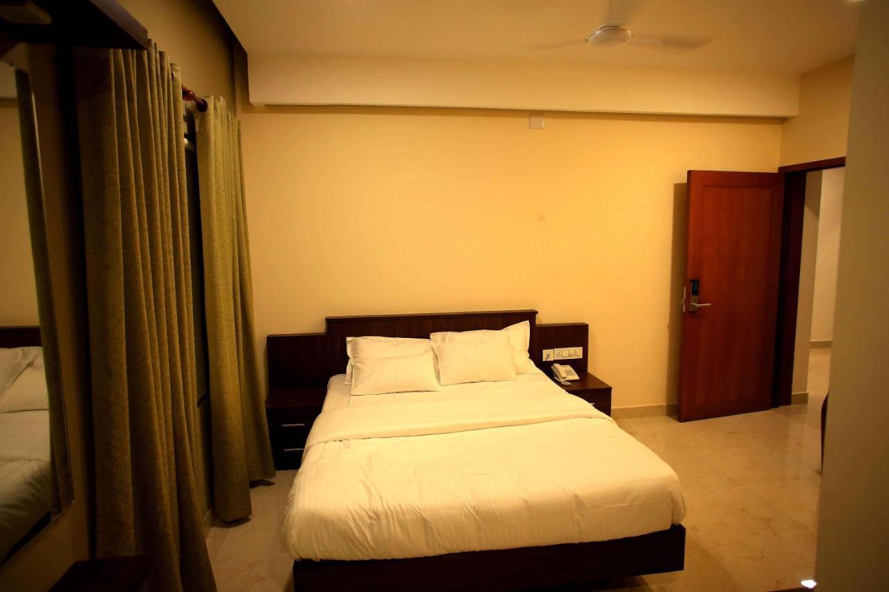 Kira Palace Residency Kochi Exterior photo
