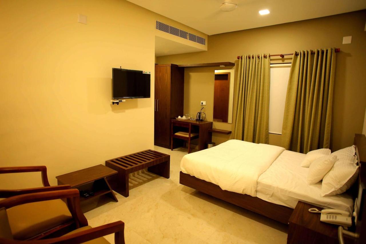 Kira Palace Residency Kochi Exterior photo