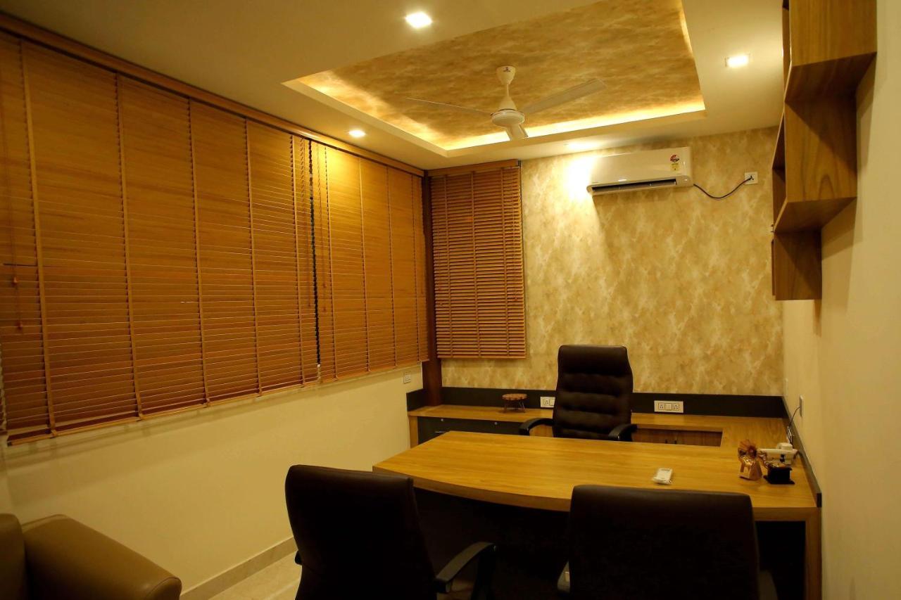 Kira Palace Residency Kochi Exterior photo