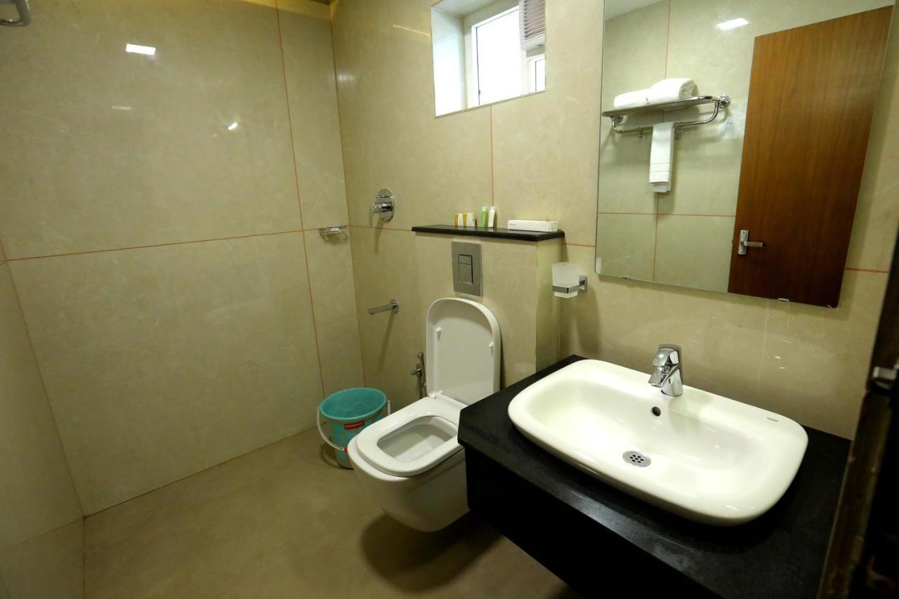Kira Palace Residency Kochi Exterior photo