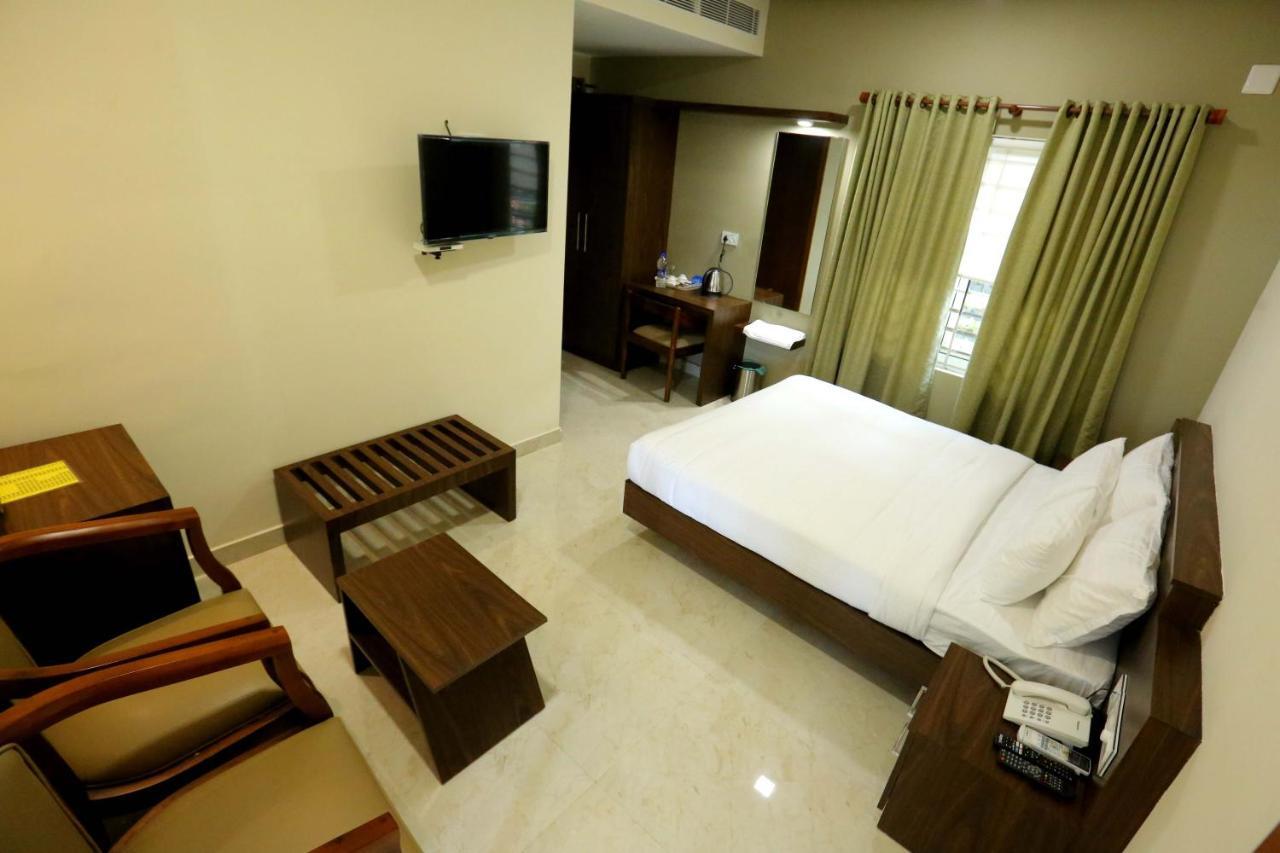 Kira Palace Residency Kochi Exterior photo