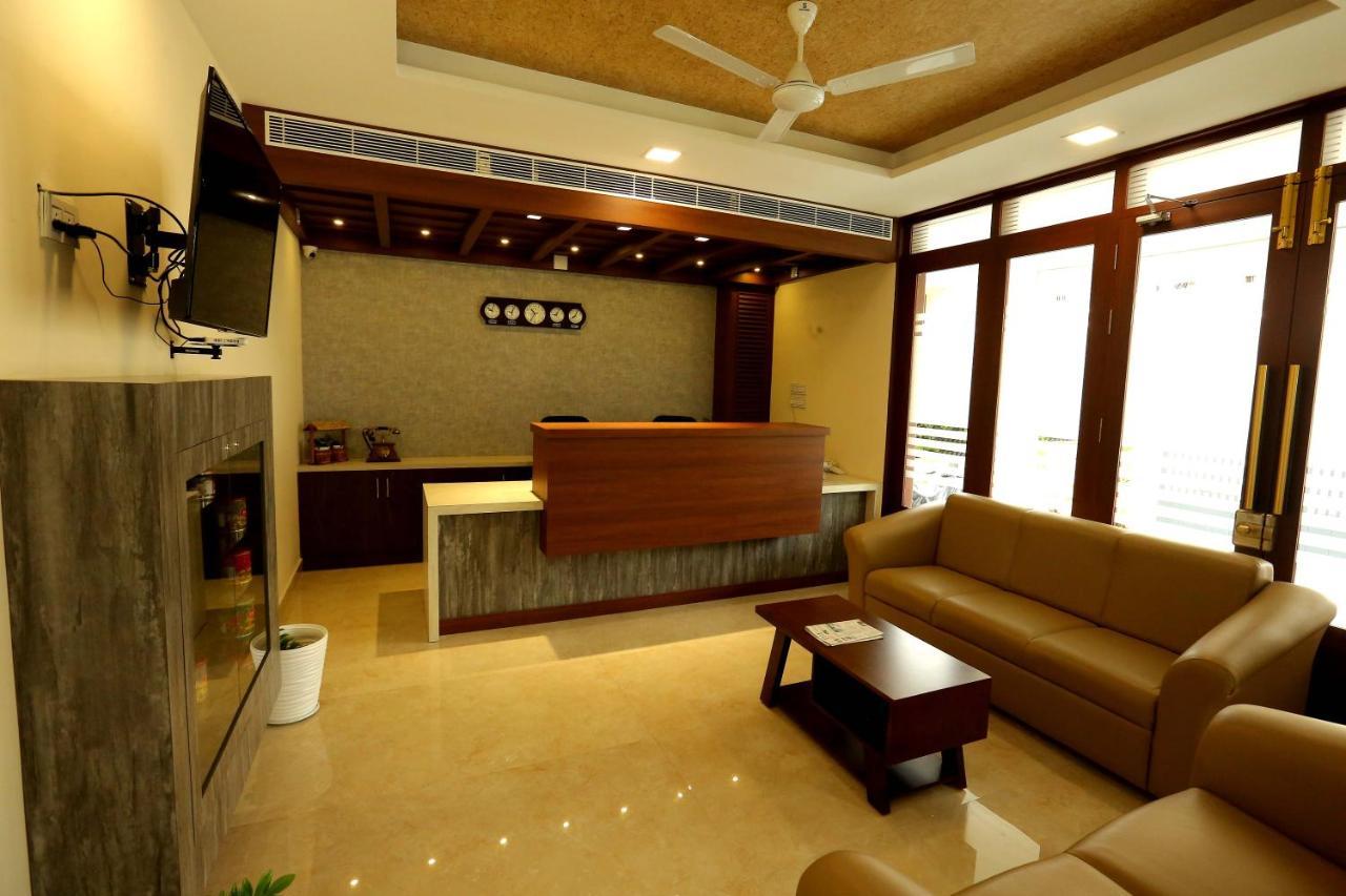Kira Palace Residency Kochi Exterior photo