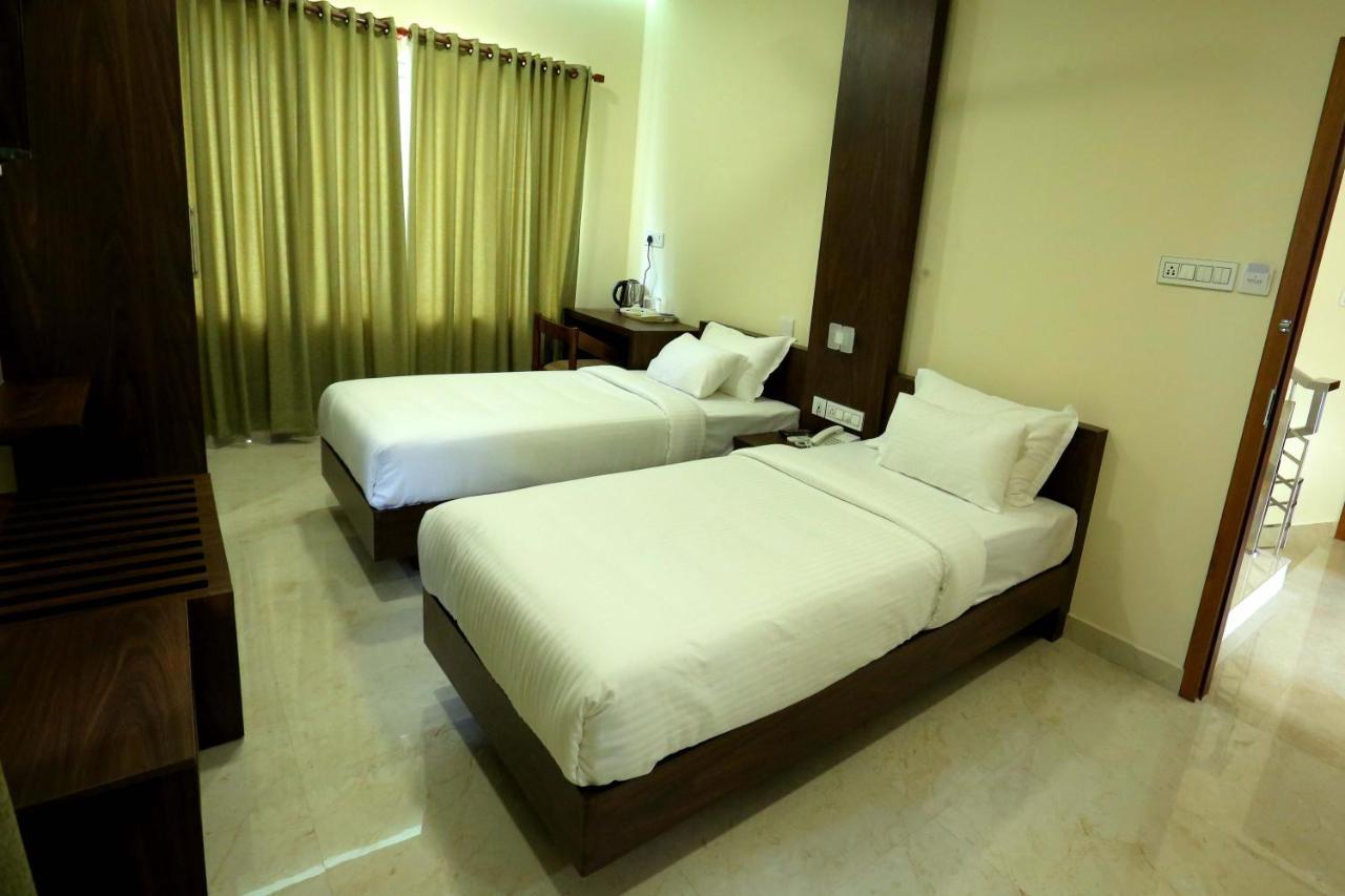Kira Palace Residency Kochi Exterior photo
