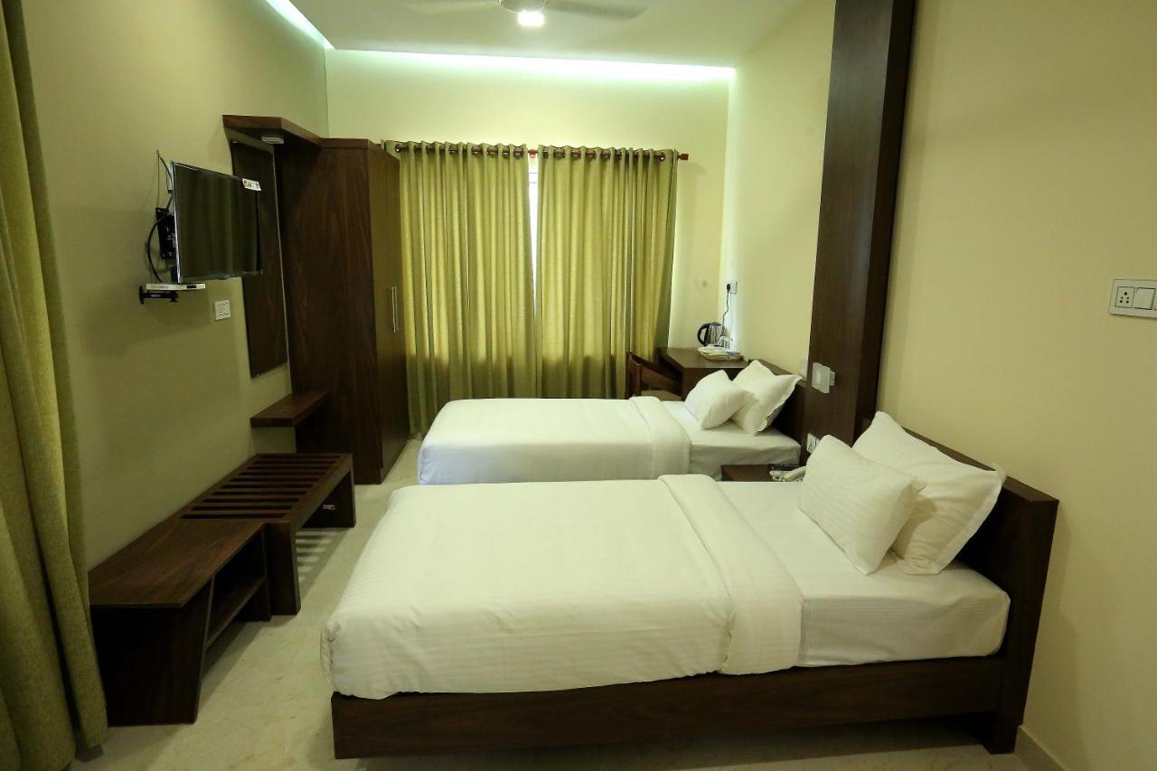 Kira Palace Residency Kochi Exterior photo