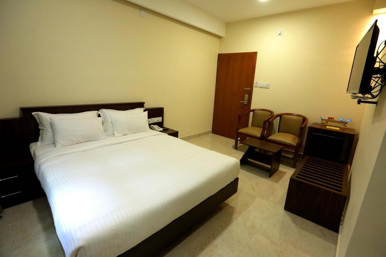 Kira Palace Residency Kochi Exterior photo