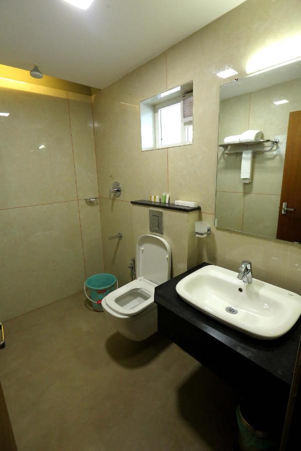Kira Palace Residency Kochi Exterior photo