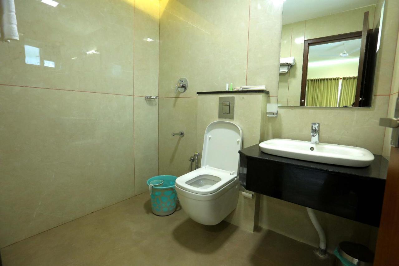 Kira Palace Residency Kochi Exterior photo