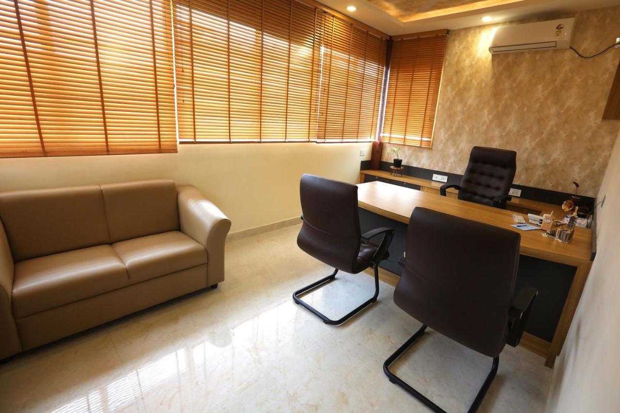 Kira Palace Residency Kochi Exterior photo